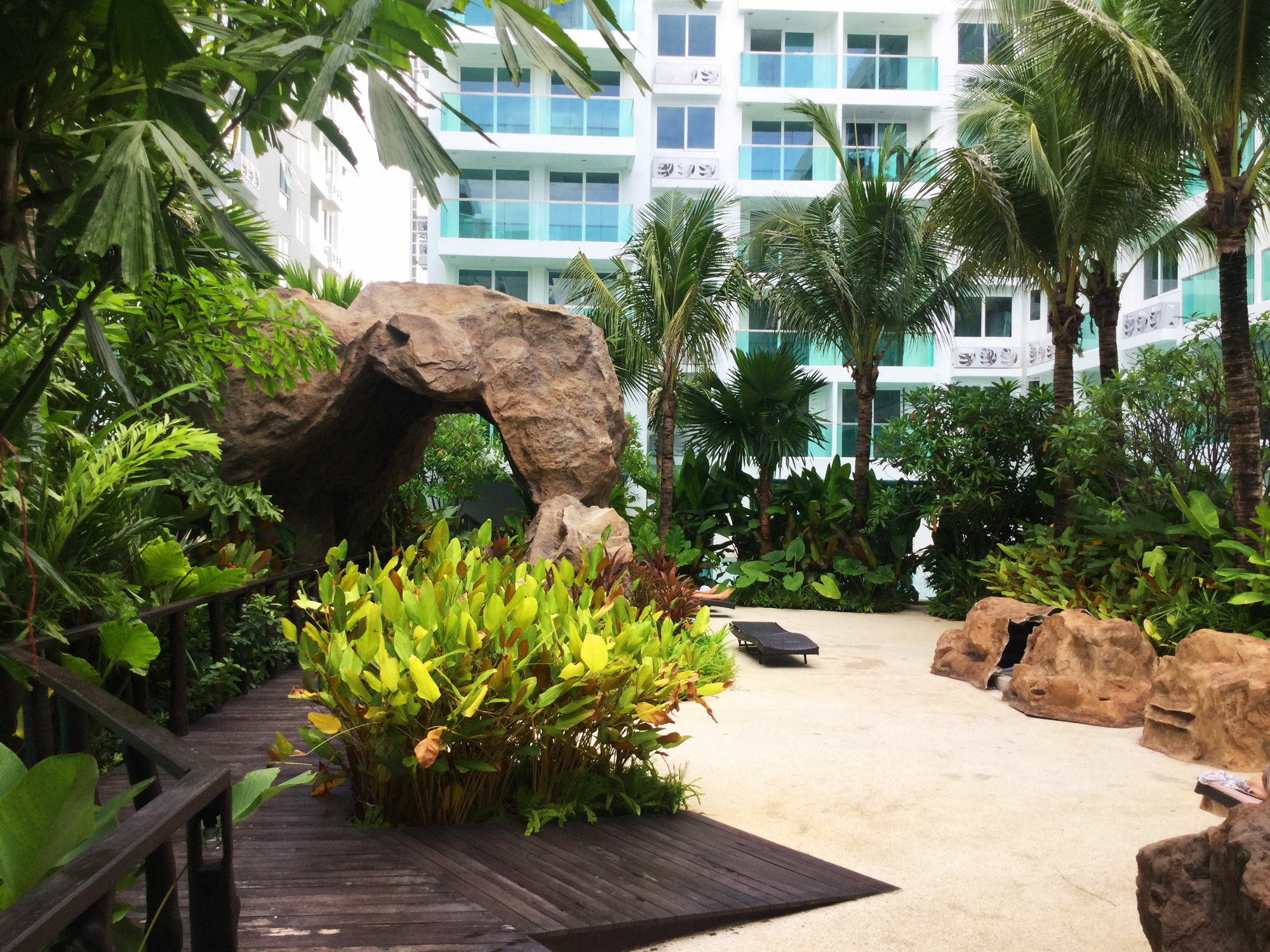 Amazon Residence By Pattaya Sunny Rentals Jomtien Beach Exterior foto