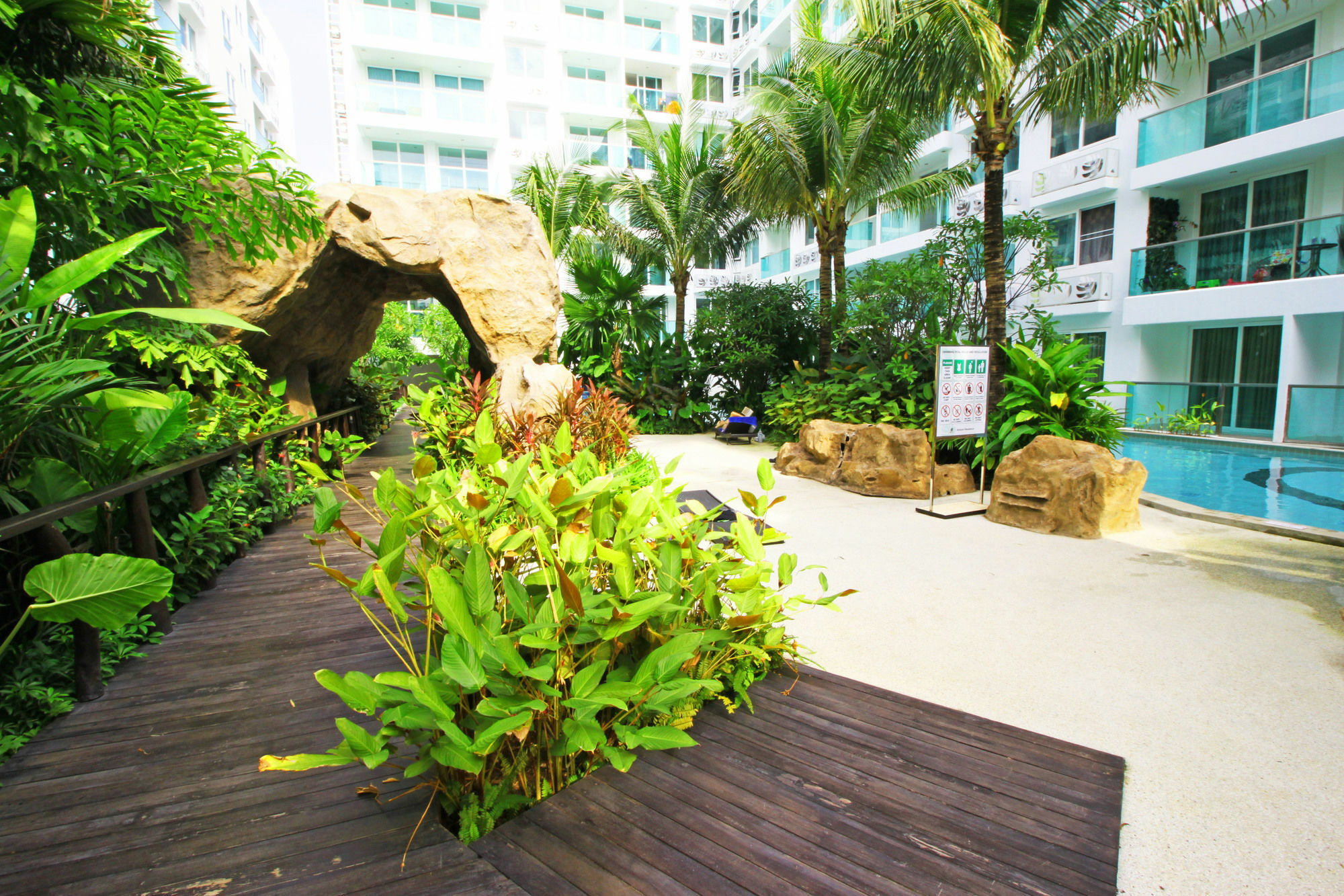Amazon Residence By Pattaya Sunny Rentals Jomtien Beach Exterior foto